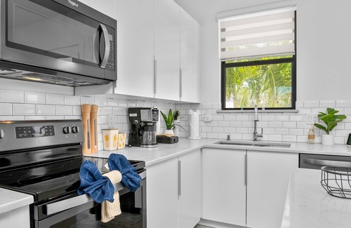 East Naples House | Beauvilla - minutes from downtown 5th Avenue and the beach.