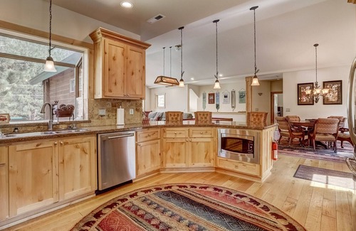 Christmas Valley House | Beaver Brae Lodge - 5-Star / Pool Table