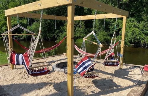 Barryton House | Beaver Den - A relaxing stay on the Chippewa River!
