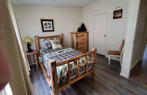 Dillon House | Beaverhead River RV Park Lodge