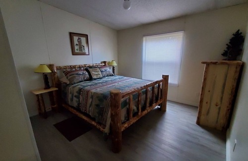 Dillon House | Beaverhead River RV Park Lodge