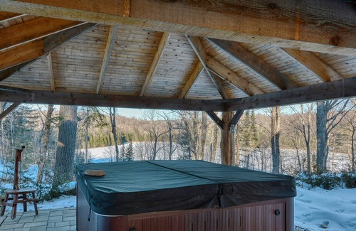 Wentworth-Nord Ski Chalet | BEAVERS POND INSIDE POOL AND SAUNA