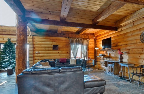 Wentworth-Nord Ski Chalet | BEAVERS POND INSIDE POOL AND SAUNA