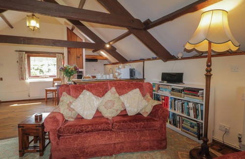 Newton Abbot Cottage | BECKAFORD COTTAGE, pet friendly, with open fire in Bovey Tracey