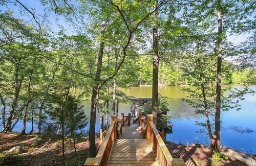 Rockmart Bed & Breakfast | Becks Lake Suite at the Manor Bed and Breakfast