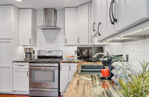 Ballwin House | Becky's Oasis/West STL Co-Sleeps 1-6