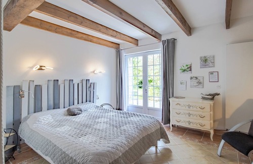 Auriac-du-Perigord Bed & Breakfast | Bed and Breakfast 'Chambre Chardon' with Shared Terrace and Shared Garden