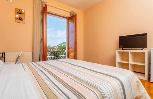 Aci Sant'Antonio Bed & Breakfast | Bed and Breakfast 'Carolea - Frantoio' with Shared Pool, Wi-Fi and Air Conditioning