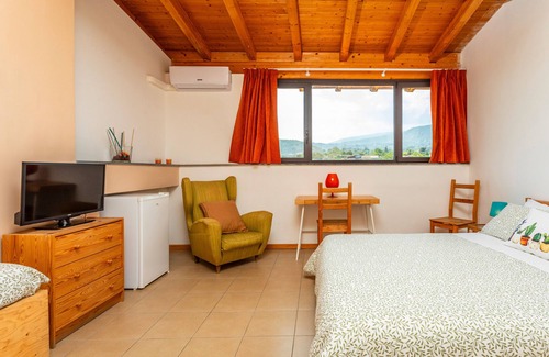 Aci Sant'Antonio Bed & Breakfast | Bed and Breakfast 'Carolea - Nocellara Dell'Etna' with Shared Pool, Wi-Fi and Air Conditioning