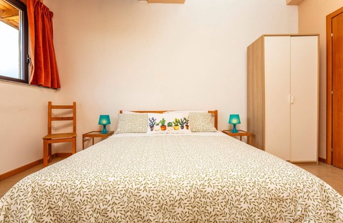 Aci Sant'Antonio Bed & Breakfast | Bed and Breakfast 'Carolea - Nocellara Dell'Etna' with Shared Pool, Wi-Fi and Air Conditioning