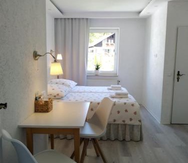 Elkeringhausen House | Bed and Breakfast Am Knittenberg