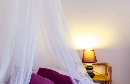 L'Epine Bed & Breakfast | Bed and Breakfast 'Ancolie' with Private Terrace, Shared Garden and Wi-Fi