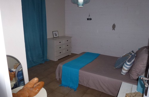 Baho House | Bed and Breakfast (B§B) The Blue Shutters near Perpignan for 2 to 4 people