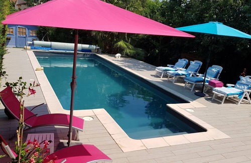 Baho House | Bed and Breakfast (B§B) The Blue Shutters near Perpignan for 2 to 4 people