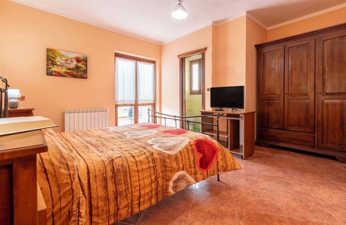 Giave Bed & Breakfast | Bed and Breakfast 'Camera Matrimoniale Superior' with Mountain View, Garden and Air Conditioning