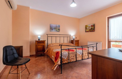 Giave Bed & Breakfast | Bed and Breakfast 'Camera Matrimoniale Superior' with Mountain View, Garden and Air Conditioning