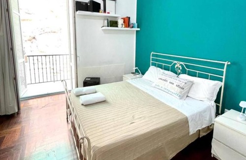 Posillipo Bed & Breakfast | Bed and Breakfast 'Camera Vista Cortile Greco Di Tufo' with Balcony, Wi-Fi and Air Conditioning