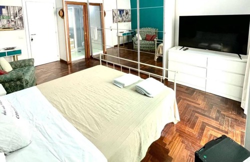 Posillipo Bed & Breakfast | Bed and Breakfast 'Camera Vista Cortile Greco Di Tufo' with Balcony, Wi-Fi and Air Conditioning