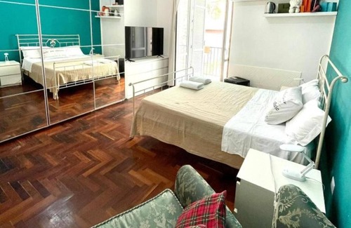 Posillipo Bed & Breakfast | Bed and Breakfast 'Camera Vista Cortile Greco Di Tufo' with Balcony, Wi-Fi and Air Conditioning