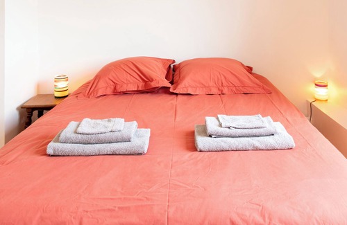 Plouezec Bed & Breakfast | Bed and Breakfast 'Chambre 1' with Shared Garden and Wi-Fi