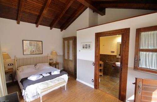 Camarinas Bed & Breakfast | Bed and Breakfast 'Cormorán' with Private Garden and Wi-Fi