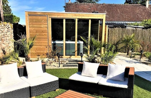 Mosnes House | Bed and Breakfast, Entire Accommodation Jacuzzi, Swimming Pool