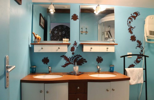 Latrape Bed & Breakfast | Bed and breakfast for 3 people Portes Du Désert with outdoor pool and jacuzzi.