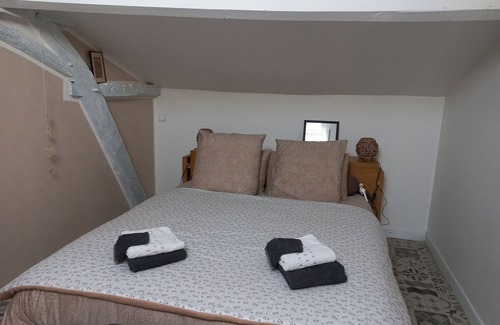Concourson-sur-Layon Bed & Breakfast | Bed and Breakfast 'Les Hirondelles' with Private Terrace, Shared Garden and Wi-Fi