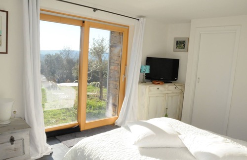 Cotignac Bed & Breakfast | BED AND BREAKFAST IN THE HEART OF GREEN PROVENCE BETWEEN SEA AND MOUNTAINS