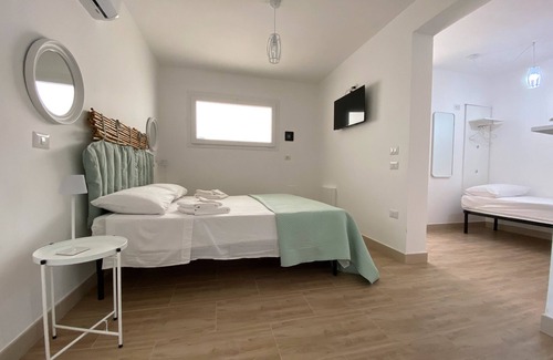 Sant'Isidoro Bed & Breakfast | Bed and Breakfast 'Isid'Oro Rooms - Camera 3' with Wi-Fi and Air Conditioning