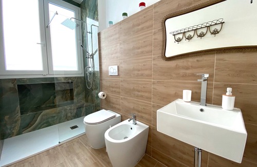 Sant'Isidoro Bed & Breakfast | Bed and Breakfast 'Isid'Oro Rooms - Camera 3' with Wi-Fi and Air Conditioning