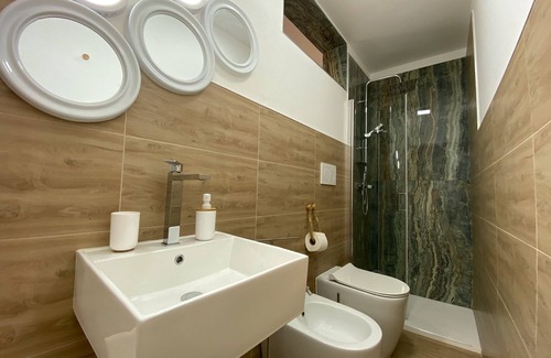 Sant'Isidoro Bed & Breakfast | Bed and Breakfast 'Isid'Oro Rooms - Camera 4' with Wi-Fi and Air Conditioning