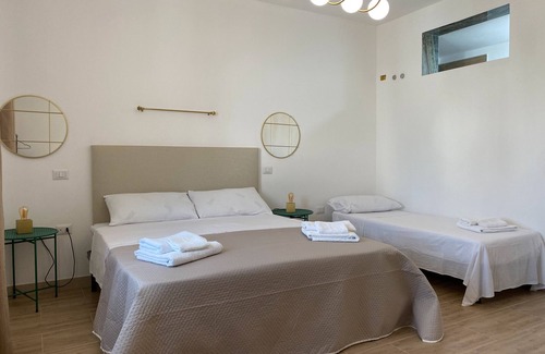 Sant'Isidoro Bed & Breakfast | Bed and Breakfast 'Isid'Oro Rooms - Camera 4' with Wi-Fi and Air Conditioning