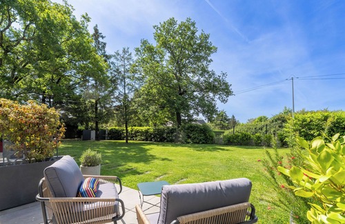 Malville Bed & Breakfast | Bed and Breakfast 'Kerwall - Chambre Double' with Shared Pool, Private Terrace and Wi-Fi