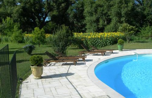 Suze-la-Rousse Bed & Breakfast | Bed and Breakfast Le Moulin De Champdurand