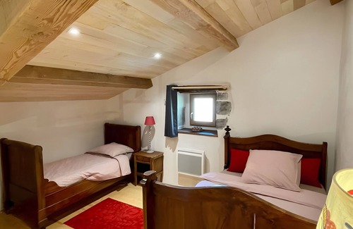 Iholdy Bed & Breakfast | Bed and Breakfast 'Olceiry' with Mountain View, Private Garden and Wi-Fi