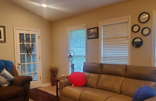 Midland House | Bed and Breakfast Personal Chef (Mudroom)