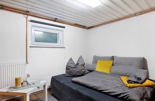 Mundelsheim Bed & Breakfast | Bed and Breakfast 'Sleep and Go' with Shared Garden and Wi-Fi