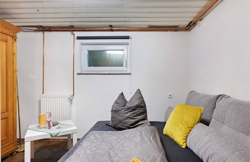 Mundelsheim Bed & Breakfast | Bed and Breakfast 'Sleep and Go' with Shared Garden and Wi-Fi
