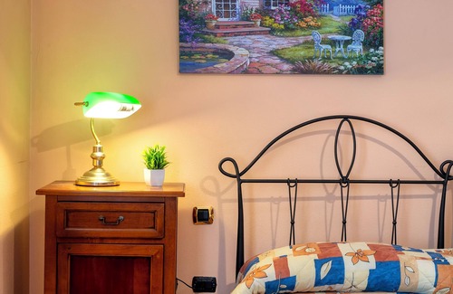 Giave Bed & Breakfast | Bed and Breakfast 'Tripla' with Mountain View, Private Garden and Air Conditioning