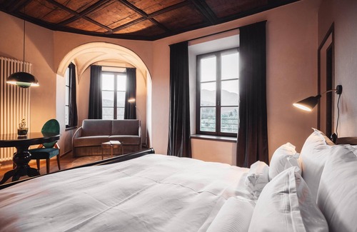 San Lorenzo di Sebato House | Bed & Breakfast 'Castel Maurn Suite Shakespeare' with View, Shared Pools & Wi-Fi