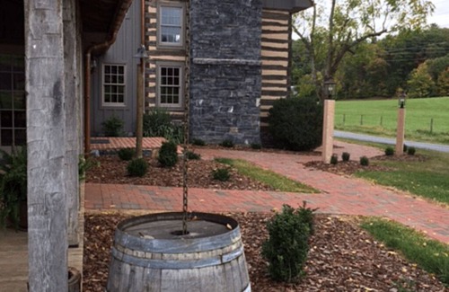 Staunton Bed & Breakfast | Bed&Breakfast in a 1795 Log Cabin on working farm, Honorable Jacob Swoope Suite