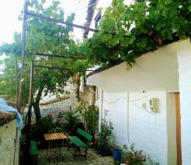 Berat House | Bed & Breakfast JOSIPH