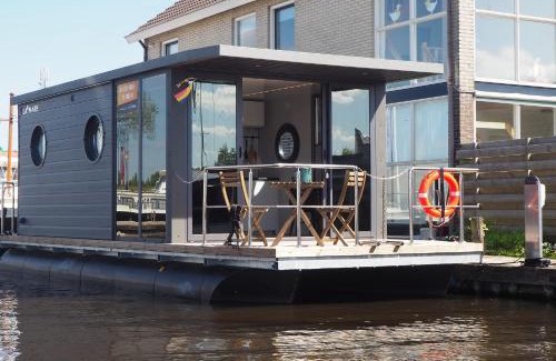 Zuideinde Boat Rental | Bed-on-a-Boat