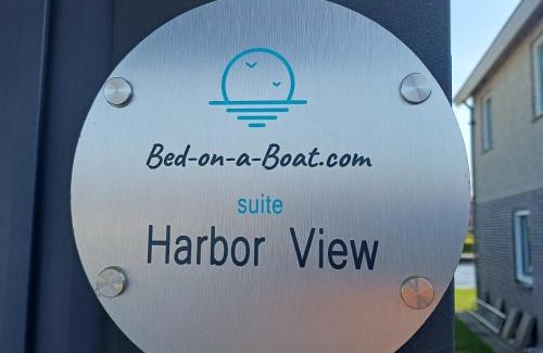 Zuideinde Boat Rental | Bed-on-a-Boat