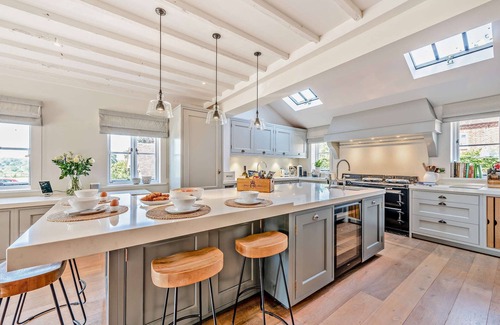 Cranbrook Cottage | Bedgebury Oast by Bloom Stays - sleeps 10 guests in 5 bedrooms