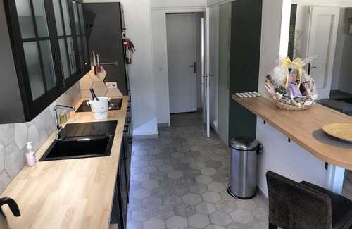 Hincmar Apartment | BedinReims Superb 70m² 2bedroom +free park/wifi Ideal for 2 adults and 3 children