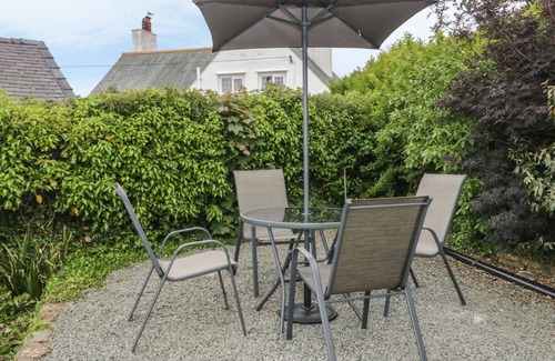 Amlwch Cottage | BEDLINOG, pet friendly, with a garden in Amlwch