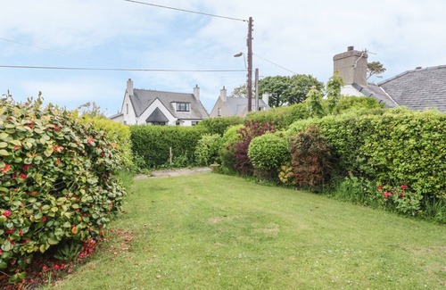 Amlwch Cottage | BEDLINOG, pet friendly, with a garden in Amlwch