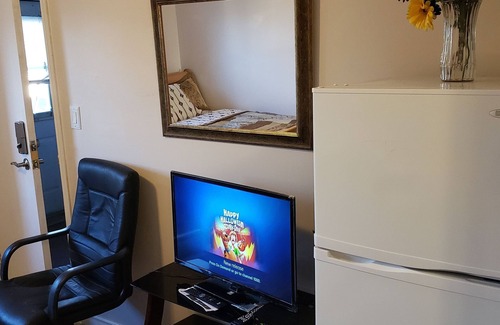 Sudbury House | bedroom suite with balcony freshly renovated in the heart of Sudbury.